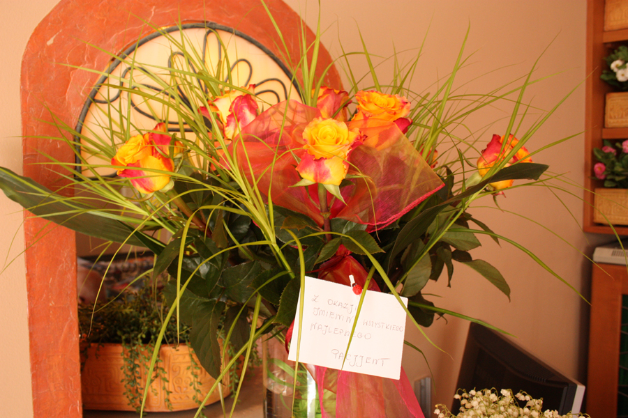 Kwiaty od naszego zaprzyjaźnionego pacjenta - życzenia imieninowe dr Magdaleny Żywickiej